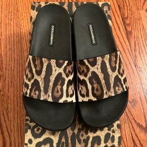 Dolce & Gabbana used cheeta slides size 7